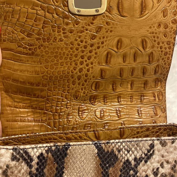 Brahmin snake print 9” crossbody w/gold tone-only callout gold closure - Picture 8 of 13
